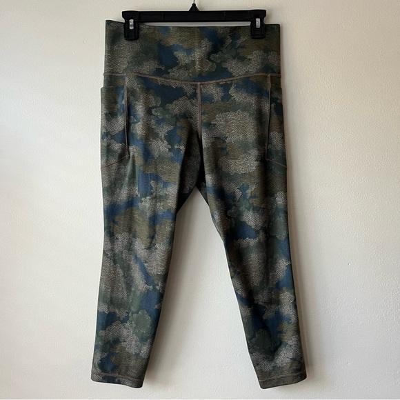 ATHLETA SALUTATION STASH HIGH RISE 7/8 LEGGING Topiary Abstract Olive - Picture 2 of 13